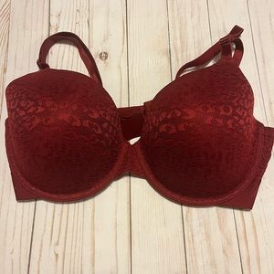 Burgundy Pink bra with lace design . Adjustable straps
